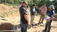Visita a la Font de la Canya El dimecres 20 de juliol de 2011 varem visitar el jaciment iber de la Font de la Canya, a Avinyonet. El director de les excavacions en curs, Daniel López, ens...